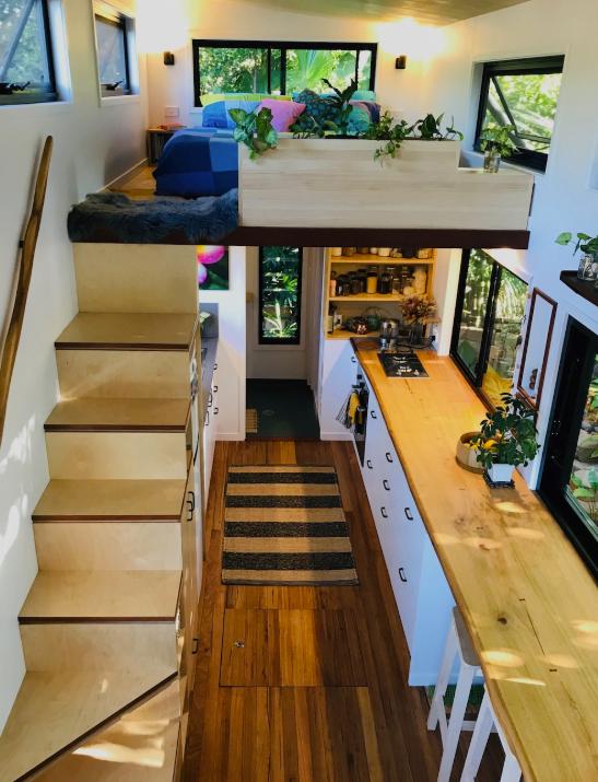 O casă arată atât de bine, că nu ai crede că are doar 17 mp. Louise a construit-o singură la 56 de ani, deoarece chiria era prea scumpă 1014851