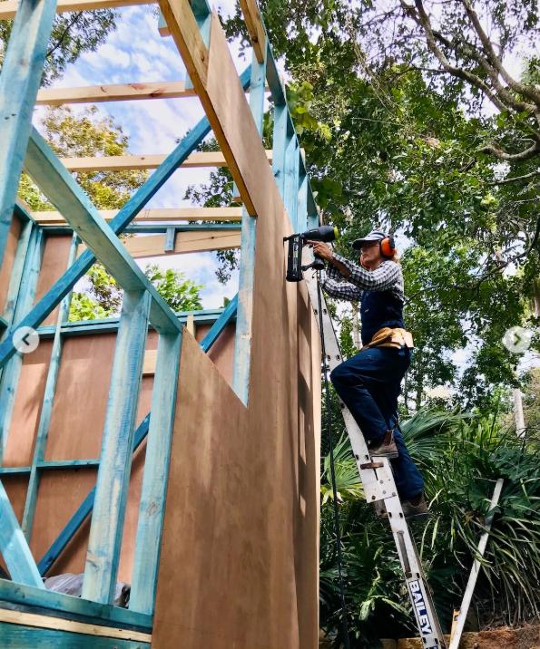 O casă arată atât de bine, că nu ai crede că are doar 17 mp. Louise a construit-o singură la 56 de ani, deoarece chiria era prea scumpă 1014852