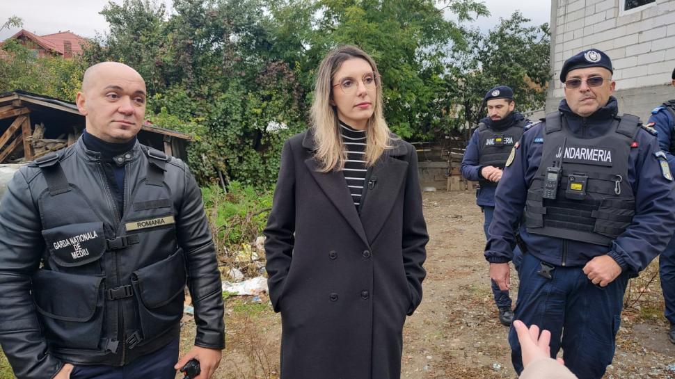 Prima acțiune cu drone a Gărzii de Mediu la Sintești, unde se ard tone de gunoaie. “Imaginile vor fi probe în dosare” 1015500