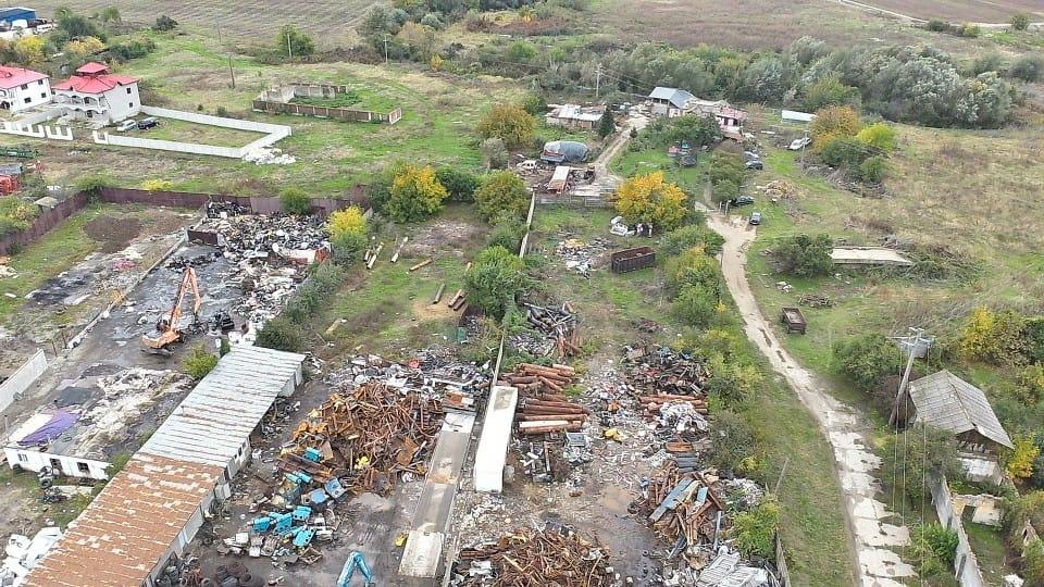 Prima acțiune cu drone a Gărzii de Mediu la Sintești, unde se ard tone de gunoaie. “Imaginile vor fi probe în dosare” 1015501