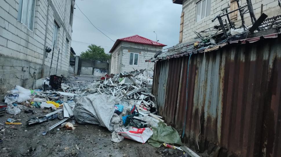 Prima acțiune cu drone a Gărzii de Mediu la Sintești, unde se ard tone de gunoaie. “Imaginile vor fi probe în dosare” 1015506