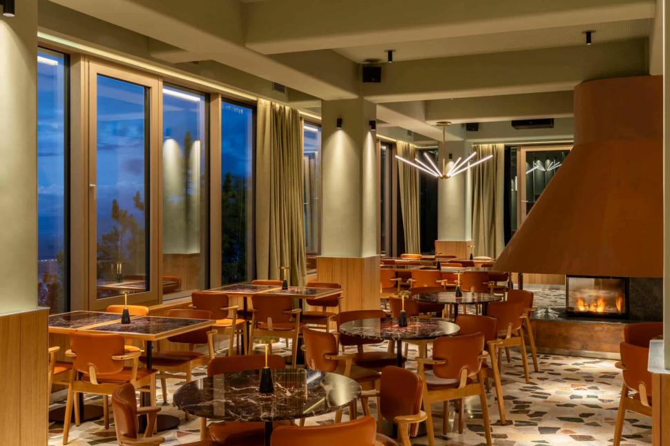 Simbolurile Brașovului prind din nou viață: Telecabina Tâmpa și Restaurantul Panoramic se redeschid 1015126