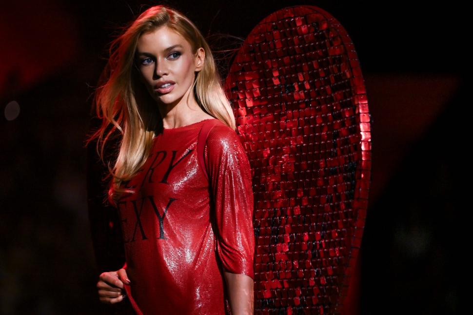 Toți ochii au fost pe ”îngerii” Victoria’s Secret. Adriana, Bella și Candice s-au întors după șase ani pe podiumul din Brooklyn 1015648