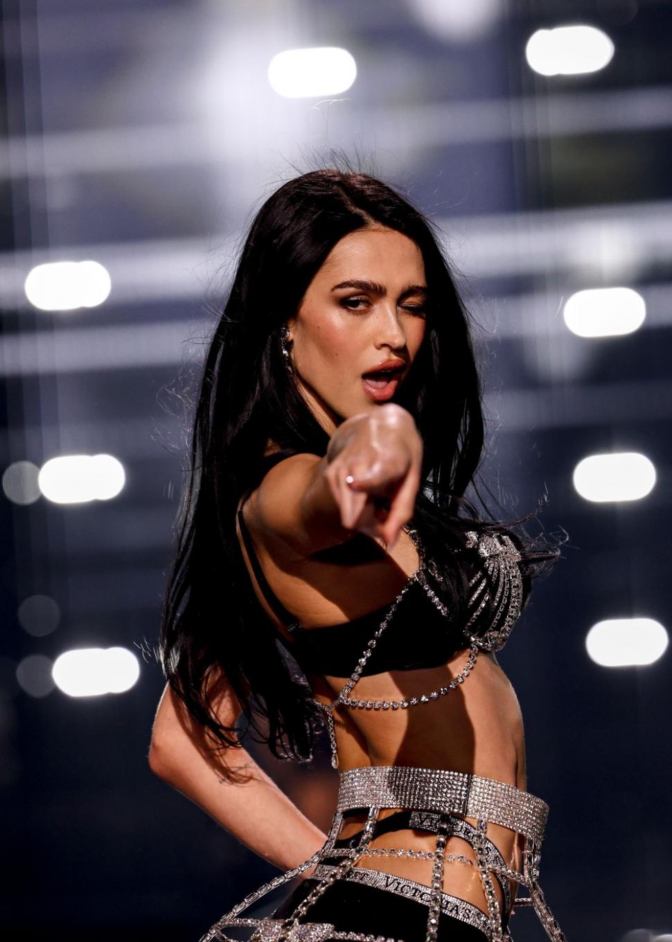 Toți ochii au fost pe ”îngerii” Victoria’s Secret. Adriana, Bella și Candice s-au întors după șase ani pe podiumul din Brooklyn 1015665
