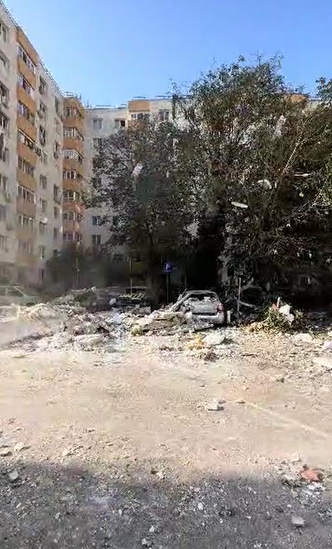 Explozie puternică într-un bloc din București, două etaje distruse. Arafat: "E risc de colaps". Sunt 3 morți, 14 răniți duși la spital 1015886