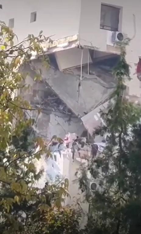 Explozie puternică într-un bloc din București, două etaje distruse. Arafat: "E risc de colaps". Sunt 3 morți, 14 răniți duși la spital 1015892