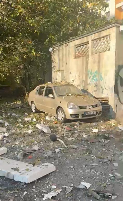 Explozie puternică într-un bloc din București, două etaje distruse. Arafat: "E risc de colaps". Sunt 3 morți, 14 răniți duși la spital 1015901