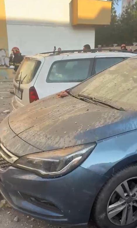 Explozie puternică într-un bloc din București, două etaje distruse. Arafat: "E risc de colaps". Sunt 3 morți, 14 răniți duși la spital 1015904