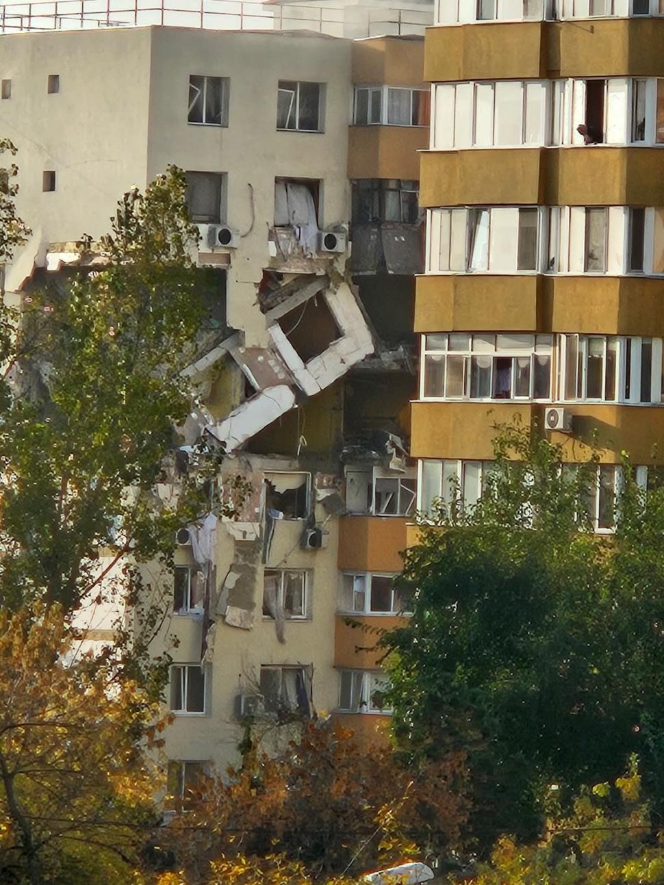 Momentul exploziei din Rahova a fost surprins de camerele de supraveghere. Cum arată acum blocul în care au murit trei oameni 1016023