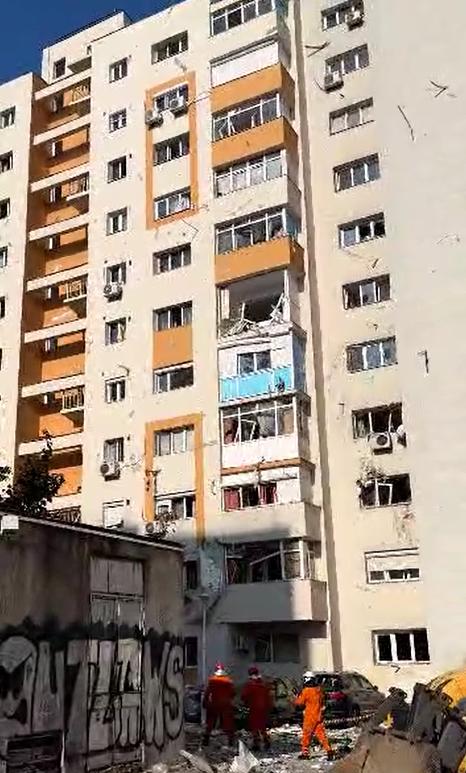 Momentul exploziei din Rahova a fost surprins de camerele de supraveghere. Cum arată acum blocul în care au murit trei oameni 1016037