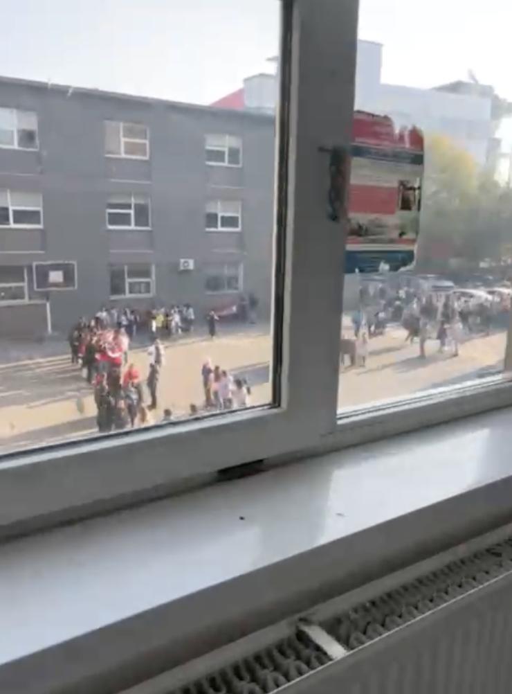 Primele imagini cu liceul afectat de explozia din București: Elevii și profesorii au fost evacuați, câțiva copii au fost răniți 1015862