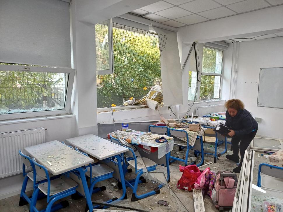 Primele imagini cu liceul afectat de explozia din București: Elevii și profesorii au fost evacuați, câțiva copii au fost răniți 1015865