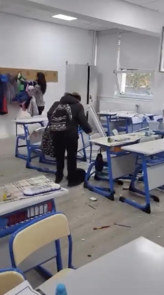 Primele imagini cu liceul afectat de explozia din București: Elevii și profesorii au fost evacuați, câțiva copii au fost răniți 1015878