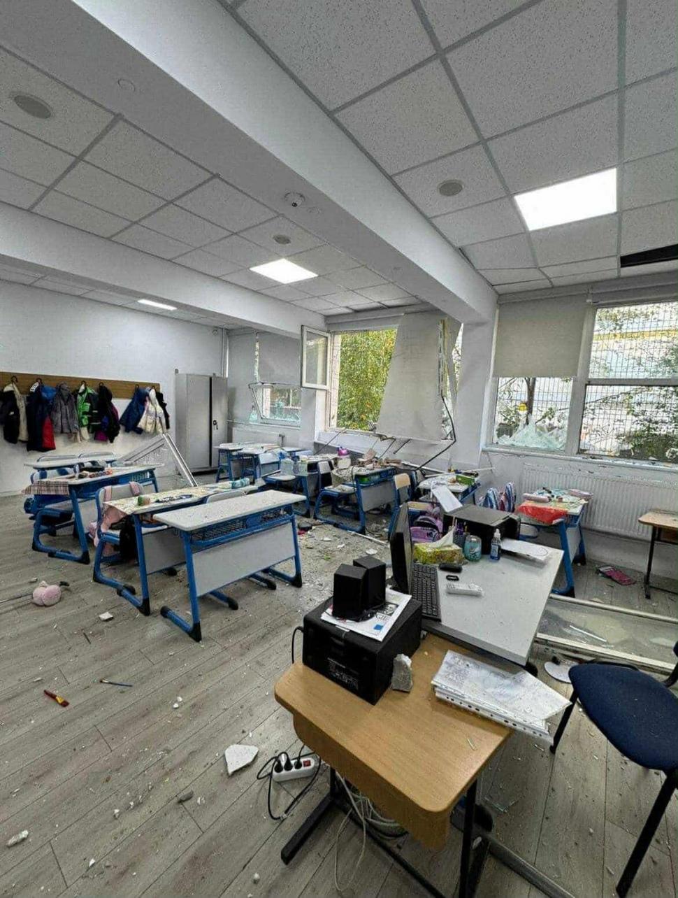 Primele imagini cu liceul afectat de explozia din București: Elevii și profesorii au fost evacuați, câțiva copii au fost răniți 1015915