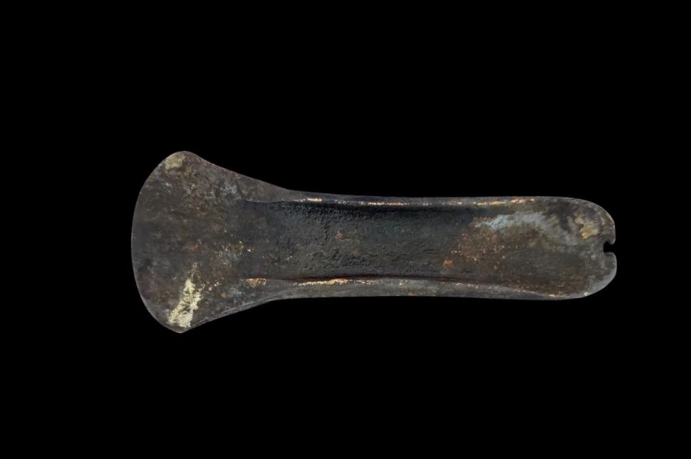 Descoperire uluitoare în Italia. Zeci de artefacte din Epoca Bronzului, găsite în satul subacvatic din Lacul Mezzano  1016151