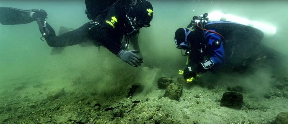 Descoperire uluitoare în Italia. Zeci de artefacte din Epoca Bronzului, găsite în satul subacvatic din Lacul Mezzano  1016154