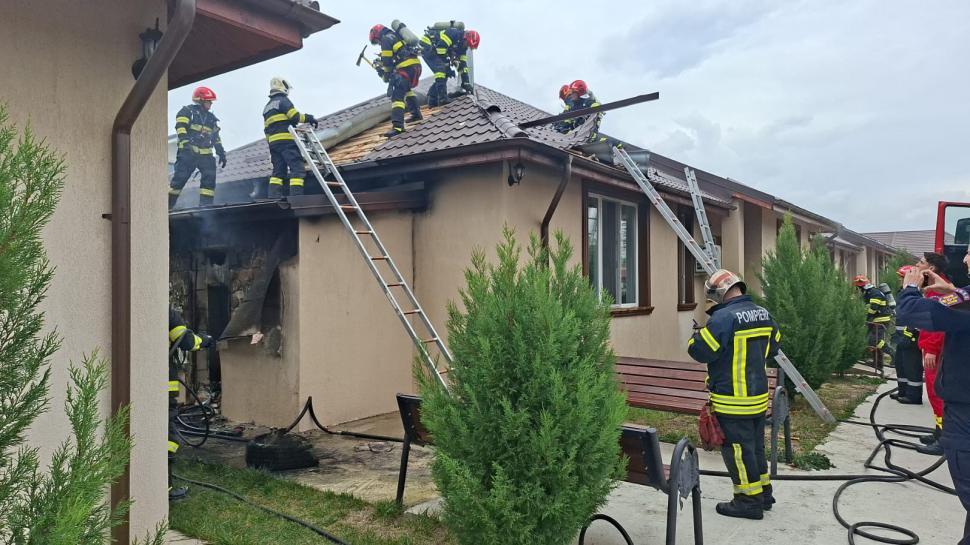 Incendiu la o magazie lipită de un azil de bătrâni din Ilfov. O persoană a fost găsită moartă 1016225