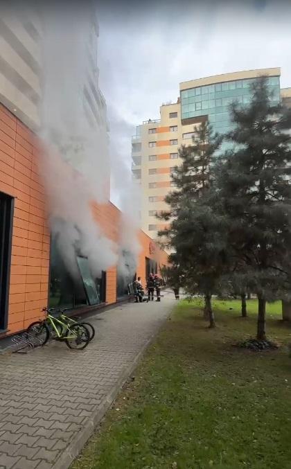 Incendiu la un hotel din Calea Plevnei, din Bucureşti. Sunt degajări mari de fum, a fost emis mesaj Ro-Alert 1016198