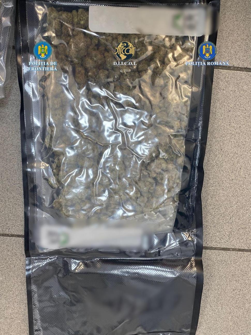 Un albanez a fost prins când încerca să introducă, în România, 22 de kilograme de canabis. Cum le transporta 1016206