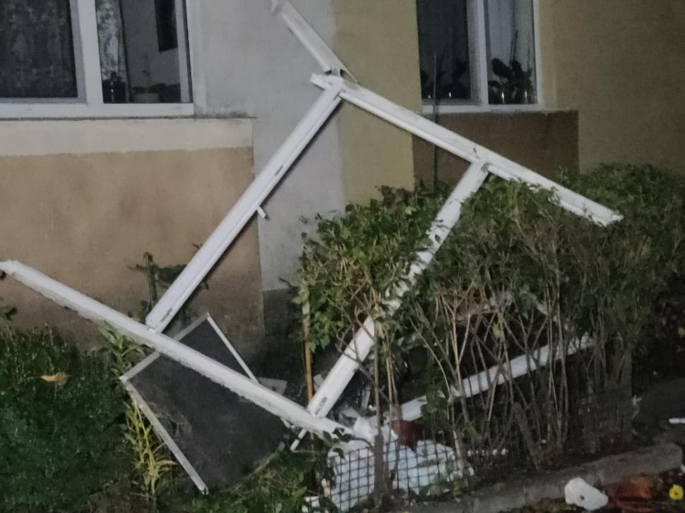 Un bărbat a fost rănit după o explozie la un bloc din Bistriţa. El îşi făcuse revizia la centrală săptămâna aceasta 1016270
