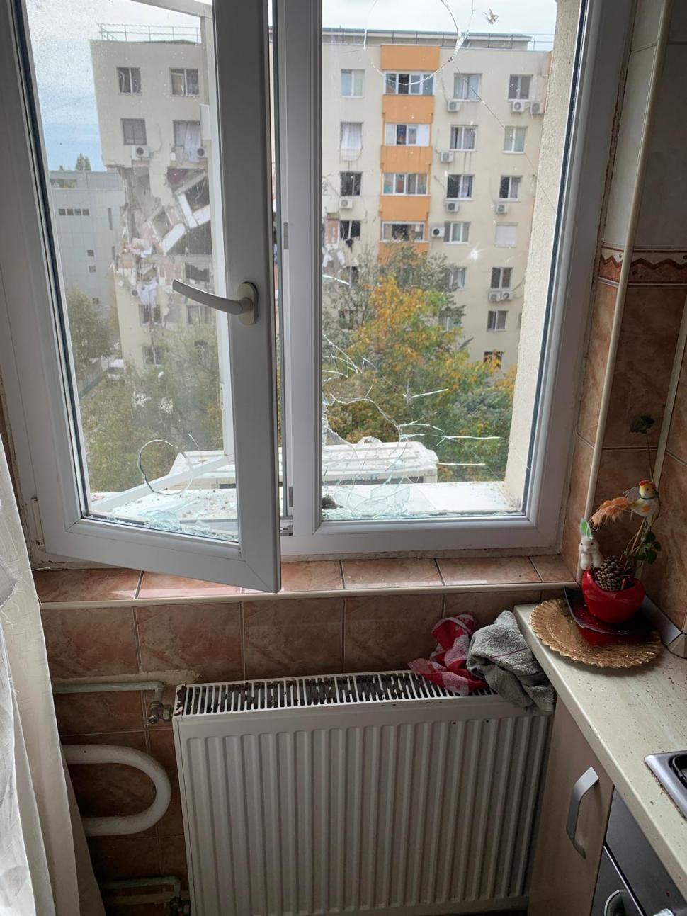 Imaginile dezastrului după explozia din Rahova. Cum arată casa unei familii de la un bloc vecin. „Am crezut că e bombă. Lumea urla” 1016301