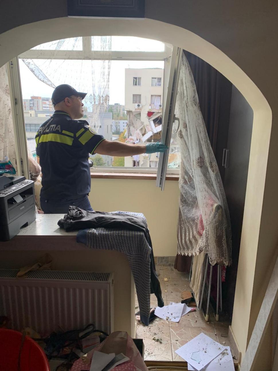 Imaginile dezastrului după explozia din Rahova. Cum arată casa unei familii de la un bloc vecin. „Am crezut că e bombă. Lumea urla” 1016302