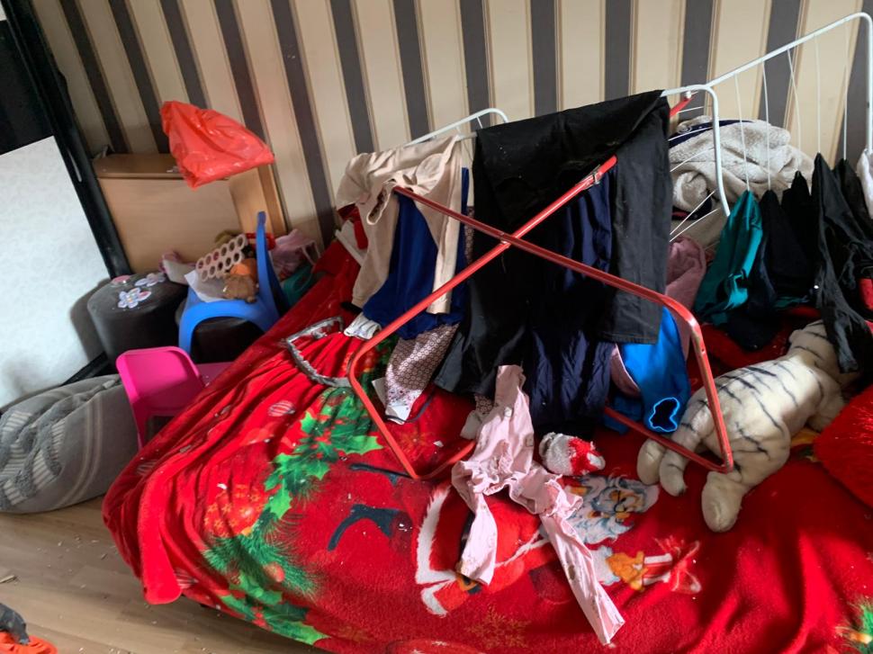 Imaginile dezastrului după explozia din Rahova. Cum arată casa unei familii de la un bloc vecin. „Am crezut că e bombă. Lumea urla” 1016305