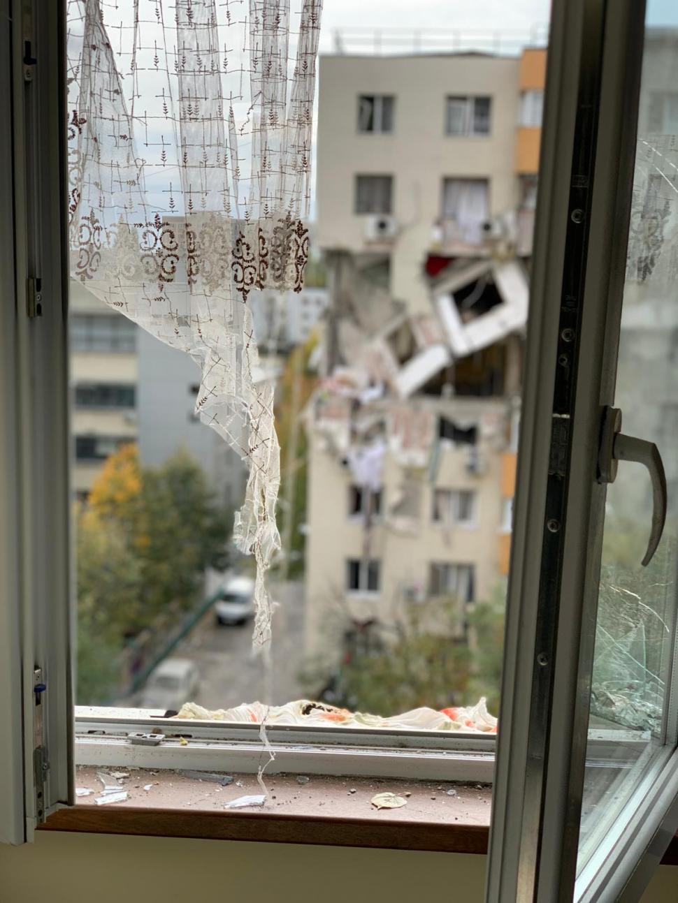 Imaginile dezastrului după explozia din Rahova. Cum arată casa unei familii de la un bloc vecin. „Am crezut că e bombă. Lumea urla” 1016308