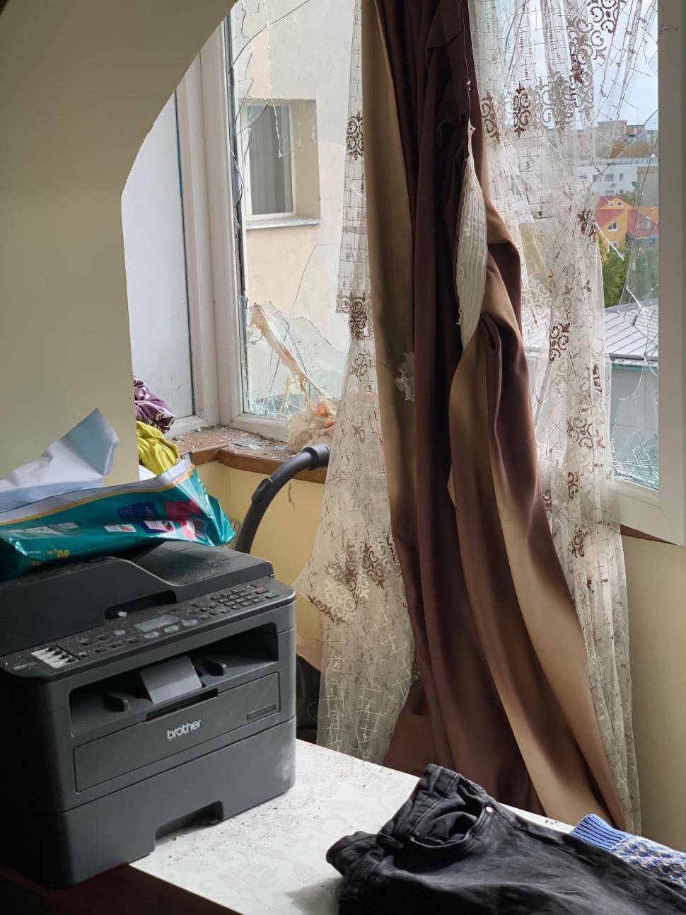 Imaginile dezastrului după explozia din Rahova. Cum arată casa unei familii de la un bloc vecin. „Am crezut că e bombă. Lumea urla” 1016309