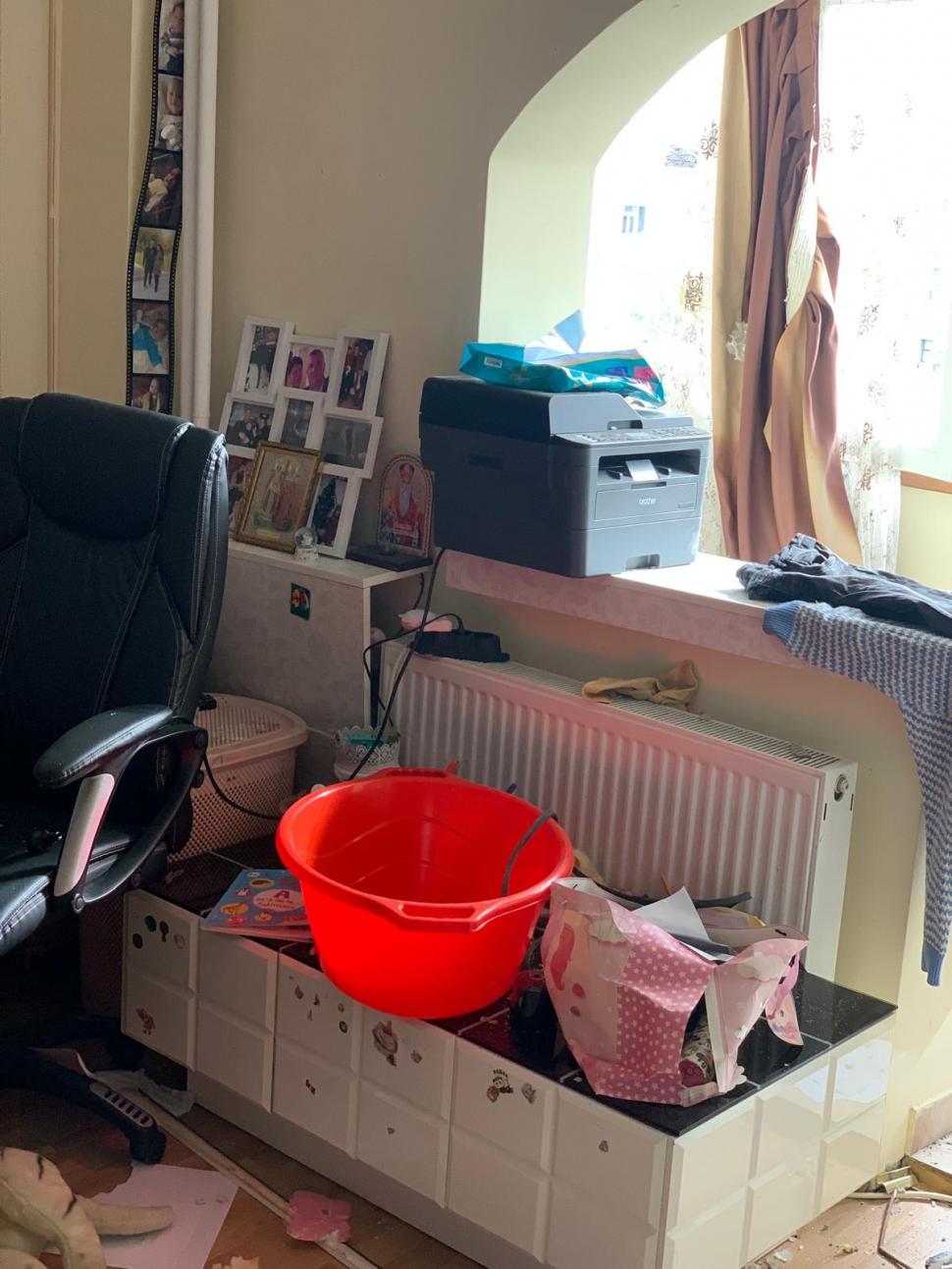 Imaginile dezastrului după explozia din Rahova. Cum arată casa unei familii de la un bloc vecin. „Am crezut că e bombă. Lumea urla” 1016310