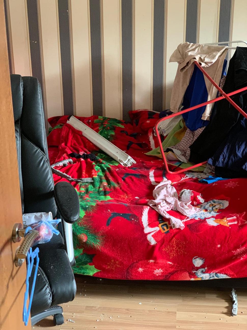 Imaginile dezastrului după explozia din Rahova. Cum arată casa unei familii de la un bloc vecin. „Am crezut că e bombă. Lumea urla” 1016311