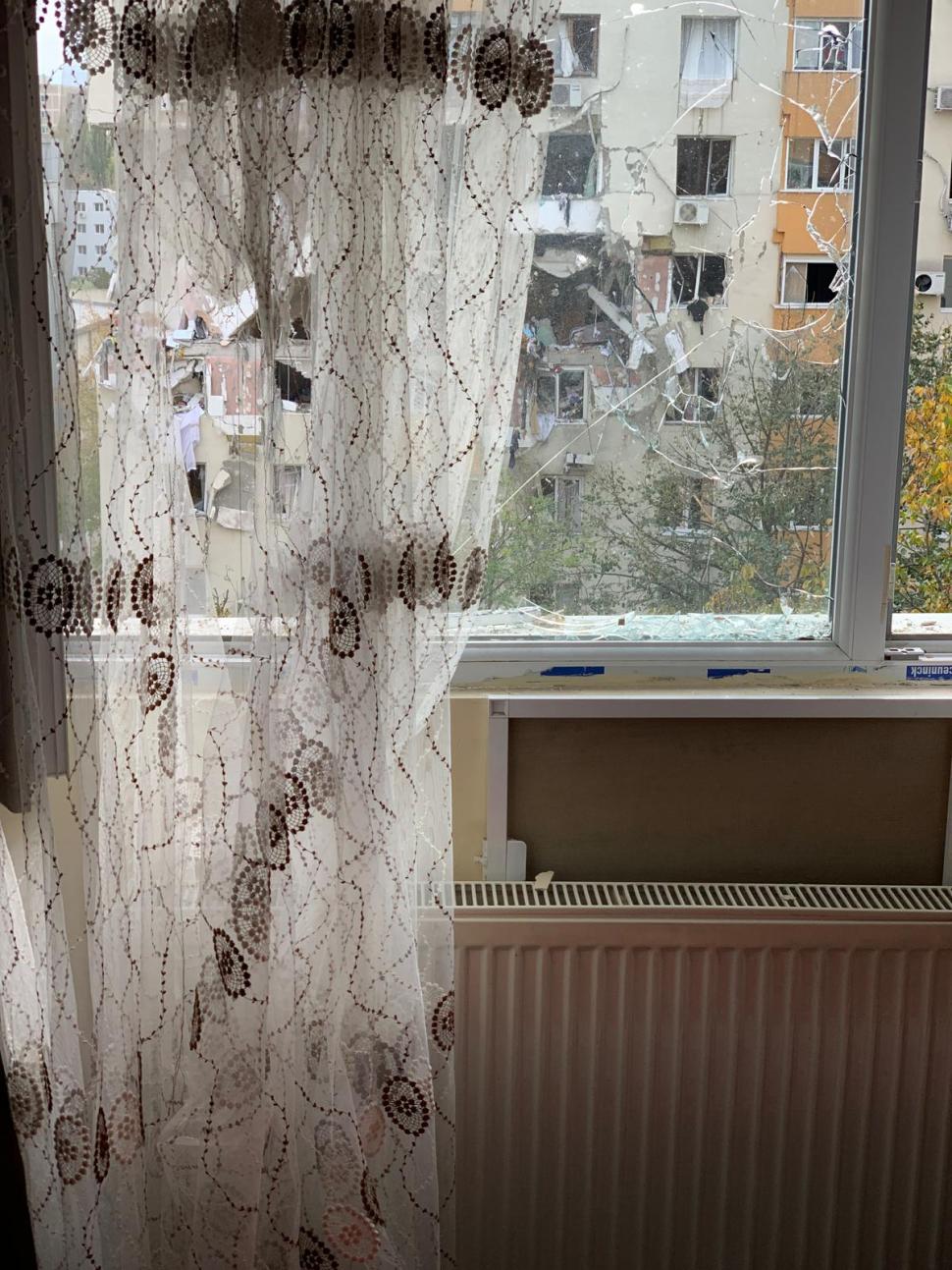 Imaginile dezastrului după explozia din Rahova. Cum arată casa unei familii de la un bloc vecin. „Am crezut că e bombă. Lumea urla” 1016313