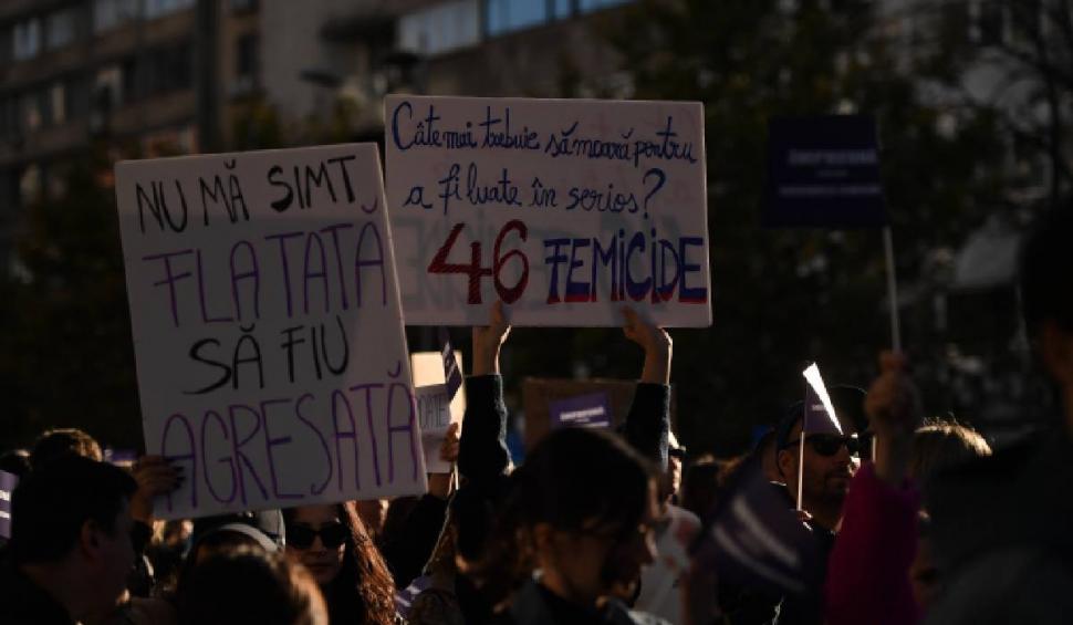 Mii de oameni au participat la marşul "Împreună pentru siguranţa femeilor" organizat în București 1016386