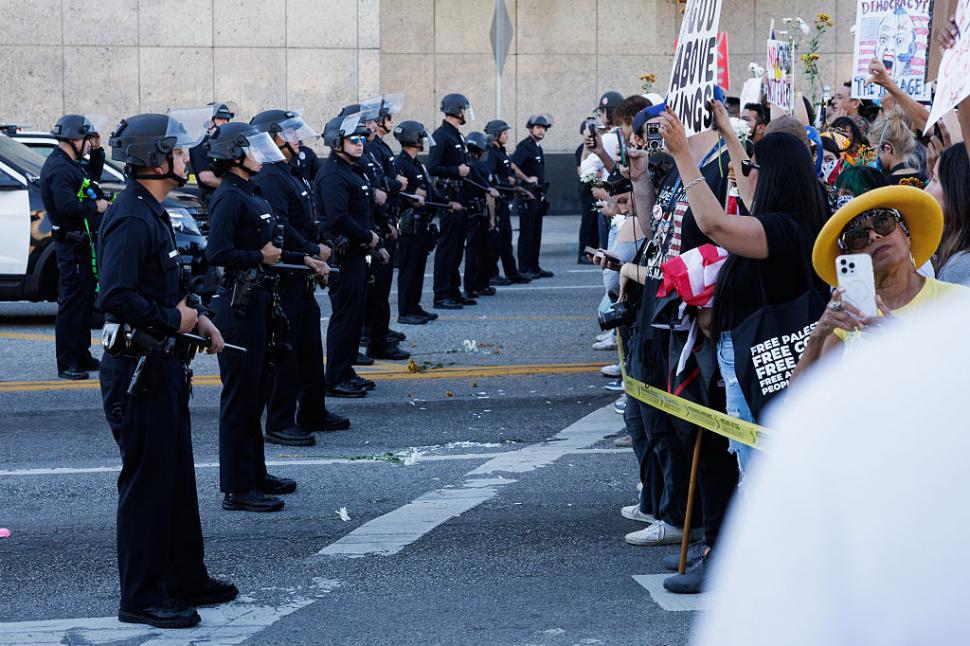 „No Kings”. Milioane de oameni au ieșit în stradă în toată America, nemulțumiți de politicile lui Trump 1016276