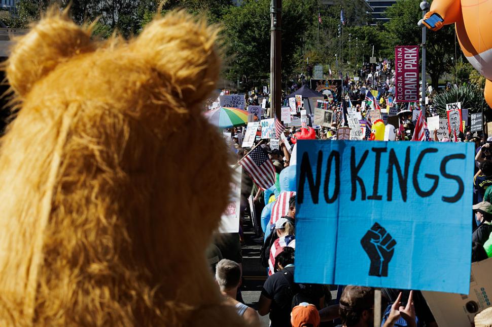 „No Kings”. Milioane de oameni au ieșit în stradă în toată America, nemulțumiți de politicile lui Trump 1016277