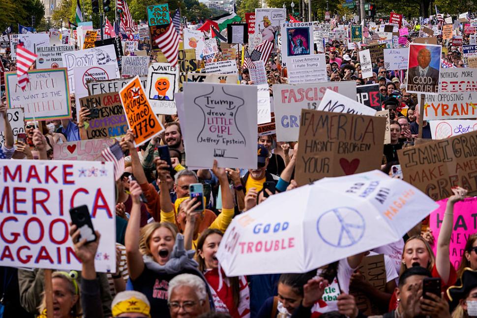 „No Kings”. Milioane de oameni au ieșit în stradă în toată America, nemulțumiți de politicile lui Trump 1016280