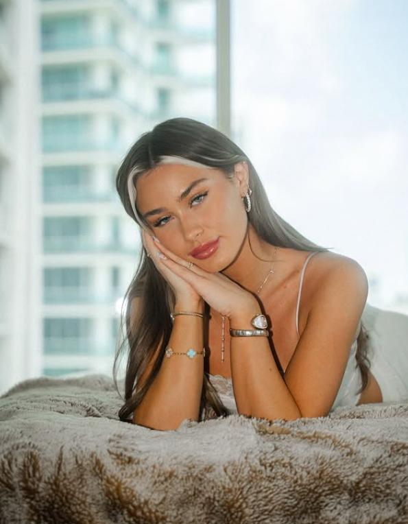 Vedetă OnlyFans, umilită la nuntă. Soțul ei, un Youtuber celebru, i-a cerut să spele rufe și să gătească. ”Mi-a făcut tatăl să plângă” 1016335