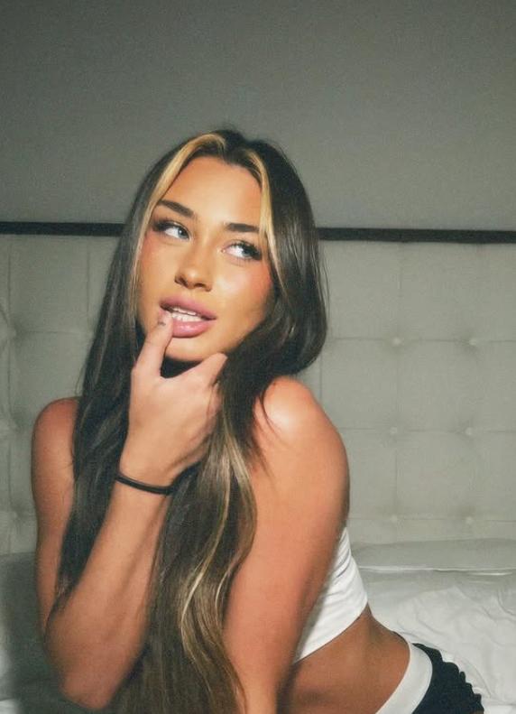 Vedetă OnlyFans, umilită la nuntă. Soțul ei, un Youtuber celebru, i-a cerut să spele rufe și să gătească. ”Mi-a făcut tatăl să plângă” 1016336