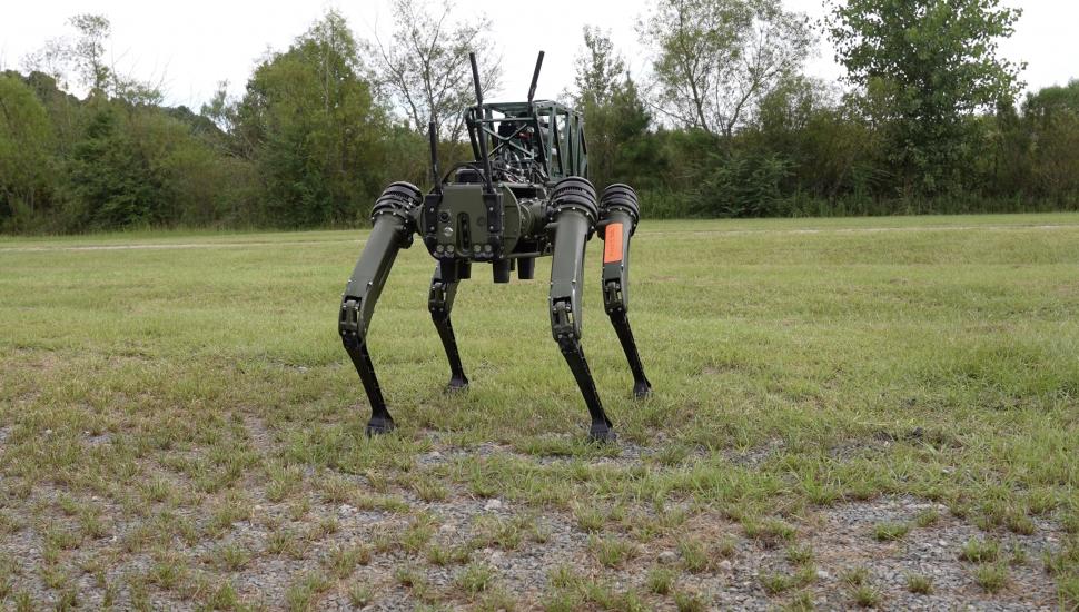 A apărut câinele-robot dotat cu lansator de grenade și alte arme letale de la distanță: “Este gata de trimis în prima linie” 1016809