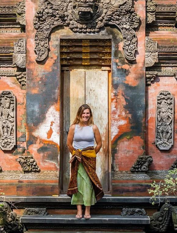 De trei ani locuiesc într-un Land Rover. Doi tineri au demisionat la 28 de ani și au plecat în lume, într-o călătorie de 160.000 de km 1016842