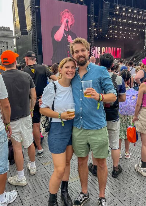 De trei ani locuiesc într-un Land Rover. Doi tineri au demisionat la 28 de ani și au plecat în lume, într-o călătorie de 160.000 de km 1016845