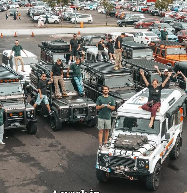 De trei ani locuiesc într-un Land Rover. Doi tineri au demisionat la 28 de ani și au plecat în lume, într-o călătorie de 160.000 de km 1016848