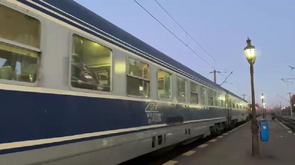 Haos în gări. Zeci de trenuri ale CFR Călători au fost suspendate. Elevii şi muncitorii au aflat abia pe peron că nu au cu ce pleca 1016789