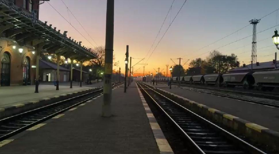 Haos în gări. Zeci de trenuri ale CFR Călători au fost suspendate. Elevii şi muncitorii au aflat abia pe peron că nu au cu ce pleca 1016792