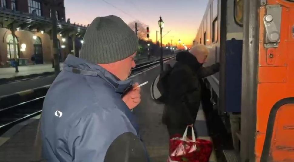 Haos în gări. Zeci de trenuri ale CFR Călători au fost suspendate. Elevii şi muncitorii au aflat abia pe peron că nu au cu ce pleca 1016794
