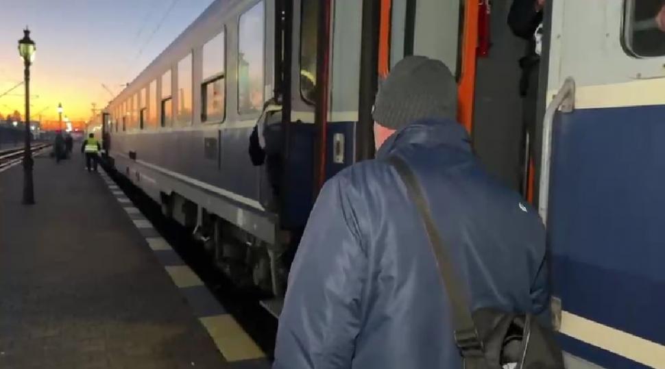 Haos în gări. Zeci de trenuri ale CFR Călători au fost suspendate. Elevii şi muncitorii au aflat abia pe peron că nu au cu ce pleca 1016795