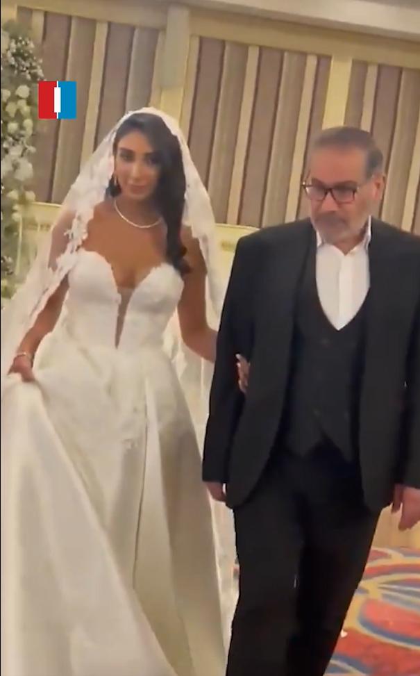 „Mireasa lor e în palat, a noastră e în pământ”. Iranienii se revoltă după ce au văzut filmarea cu mireasa decoltată, fiică de demnitar 1016873