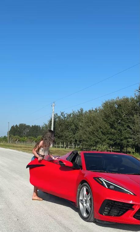 O vedetă OnlyFans care câştigă 13 milioane de dolari pe an şi-a luat prin surprindere fanii. Ce fotografii a postat 1016976