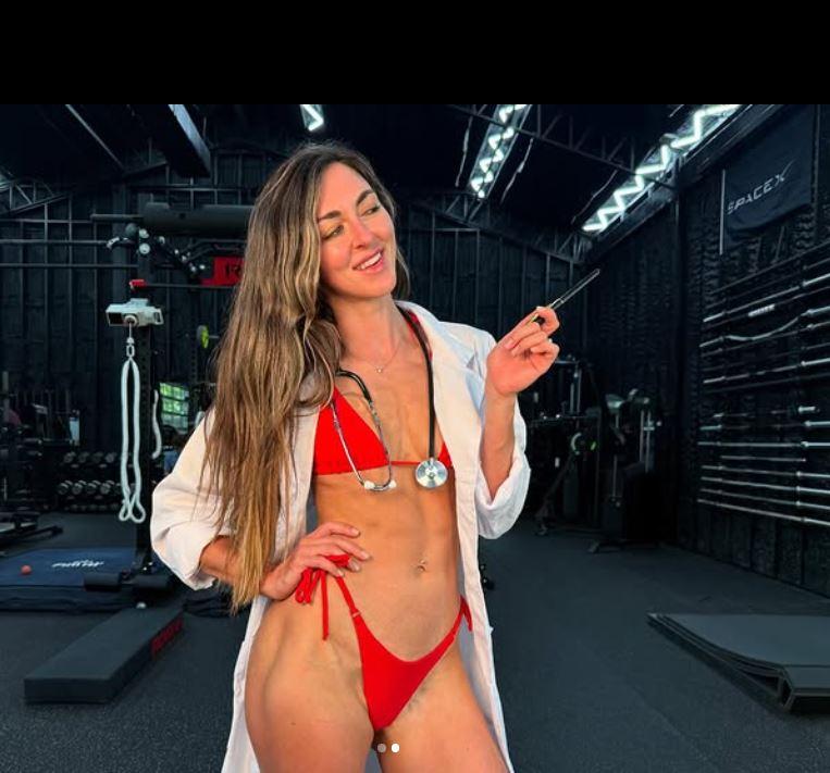 O vedetă OnlyFans care câştigă 13 milioane de dolari pe an şi-a luat prin surprindere fanii. Ce fotografii a postat 1016991