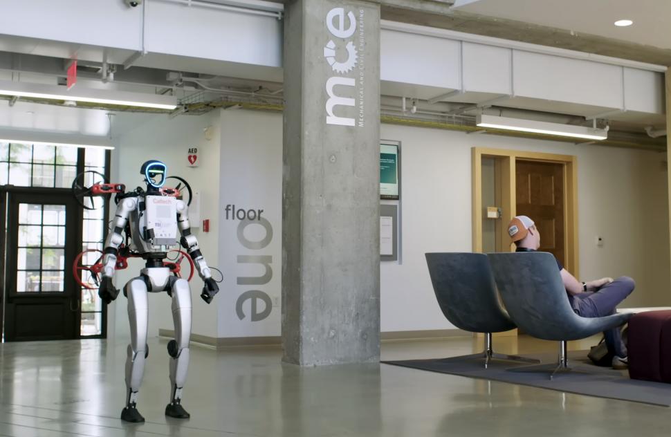 A apărut primul robot umanoid din lume care lansează o dronă de pe spatele său. Cum arată Sistemul X1: Demonstrația pare din filme SF 1017211